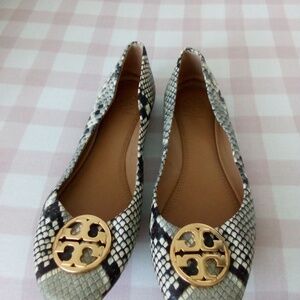 tory burch croc texture leather